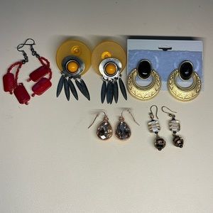 Bundle of earrings (5)
